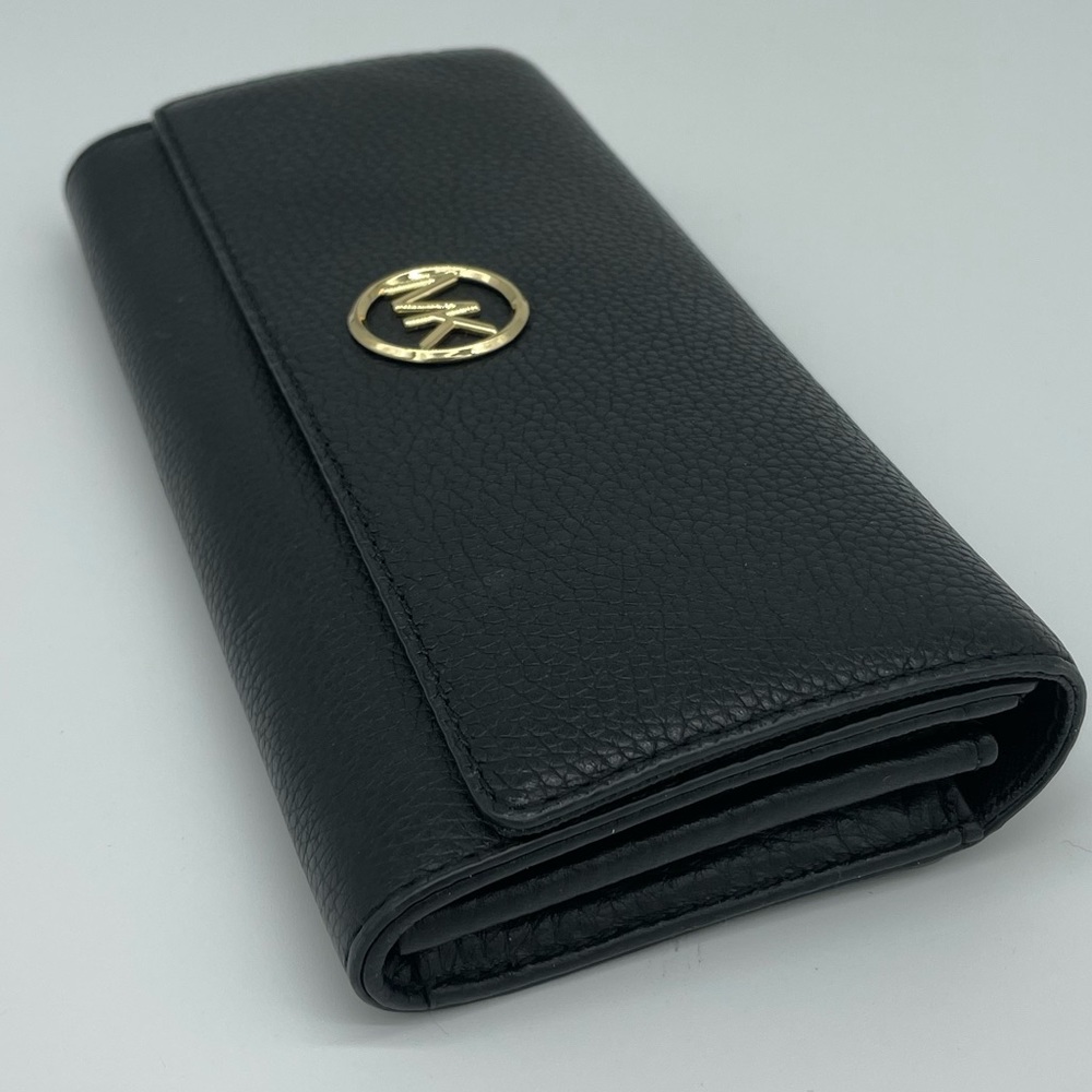 🎉🎉SOLD🎉🎉 Michael Kors Wallet